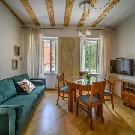 Karinatura Apartman